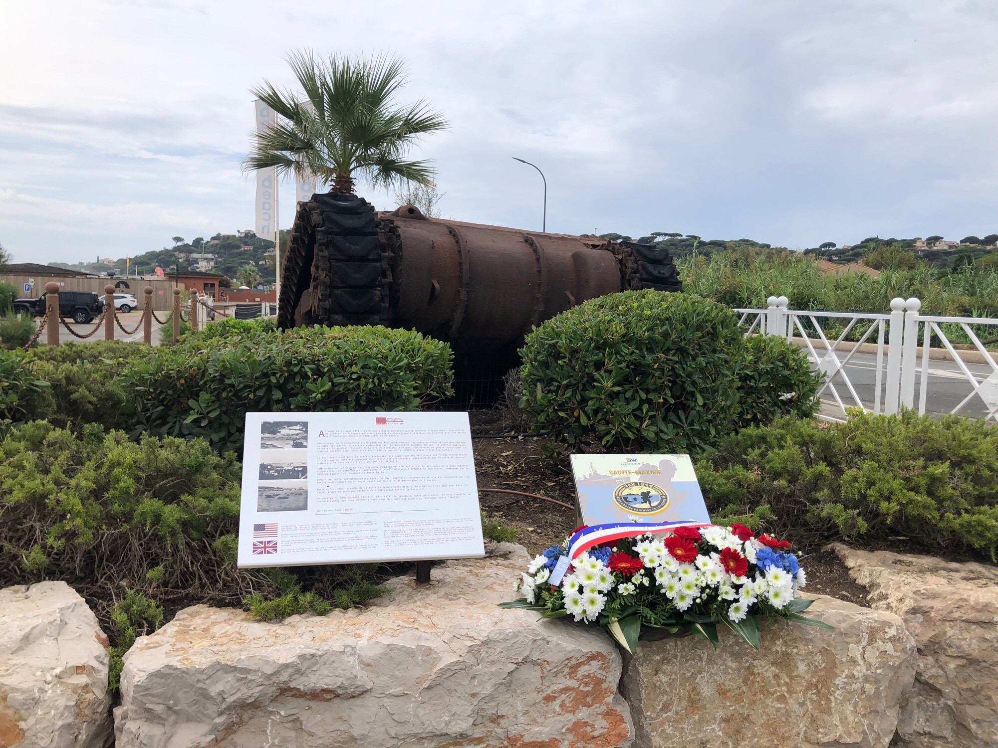 Monument du débarquement plage de la Nartelle à Sainte-Maxime (83).