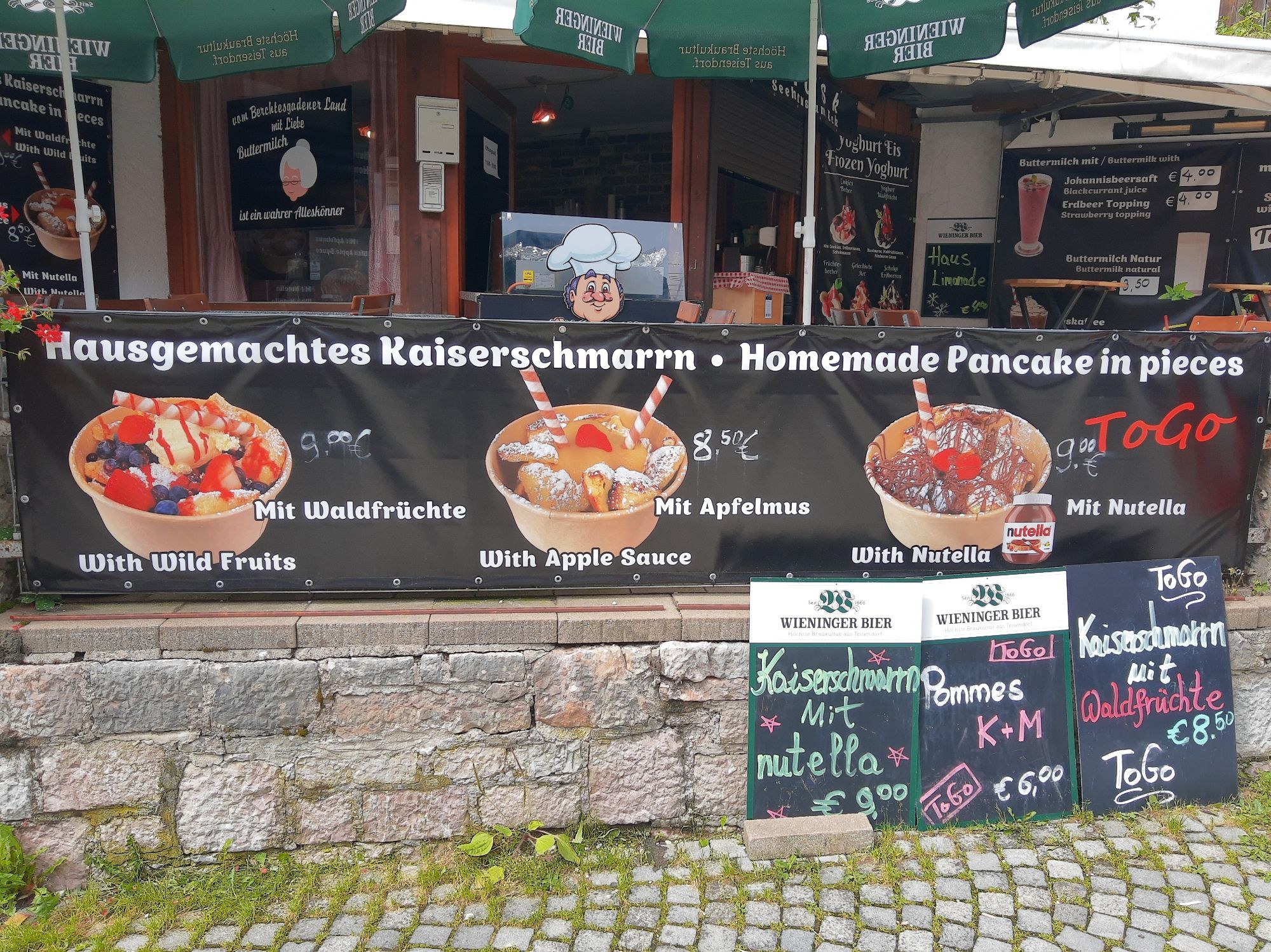 Hinweisschilder für Kaiserschmarrn (Homemade Pancakes in pieces) am Königssee.