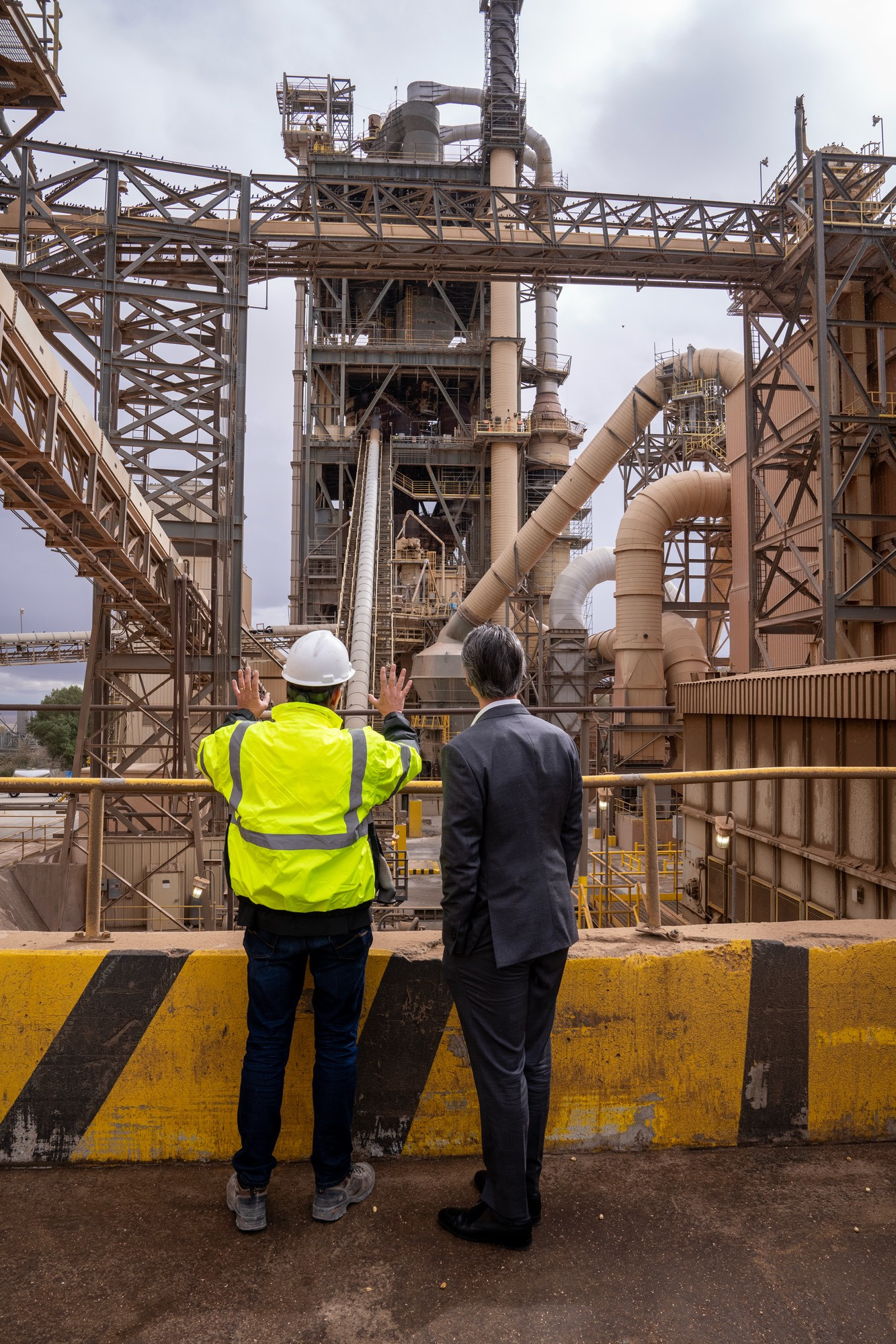 Governor Newsom at National Cement in Kern County, a low-emissions and sustainable cement plant on track to becoming one of the first fully decarbonized cement plants in the nation.