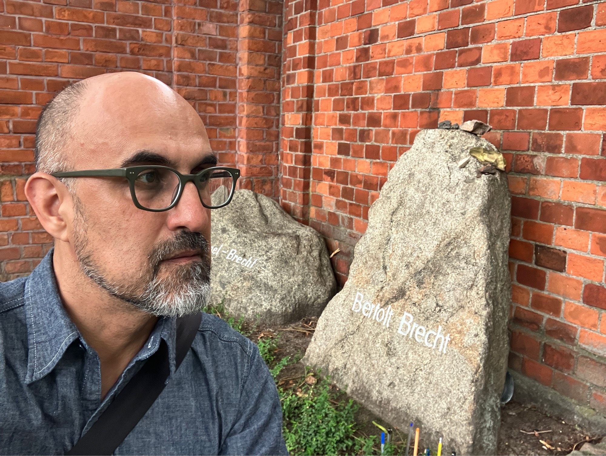 HK at Brecht’s grave.