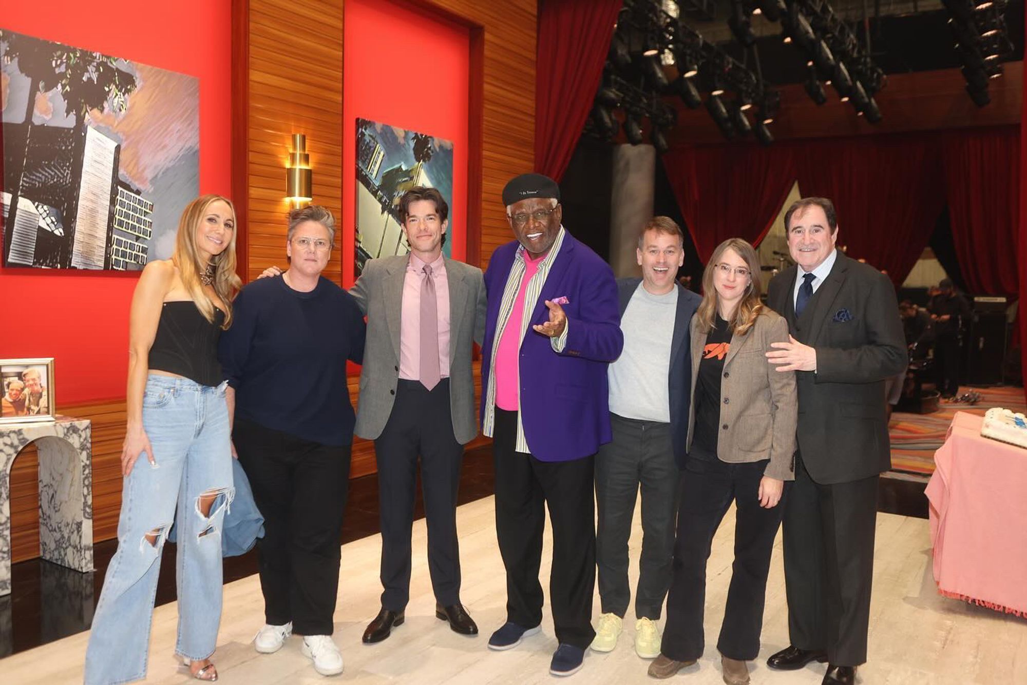 Nikki Glaser, Hannah Gadsby, Mike Birbiglia, John Carpenter, George Wallace, Associate Curator at La Brea Tar Pits, Dr. Emily Lindsey, and Beck are on the final episode of John Mulaney Presents: Everybody’s in LA. Photo courtesy of Netflix.