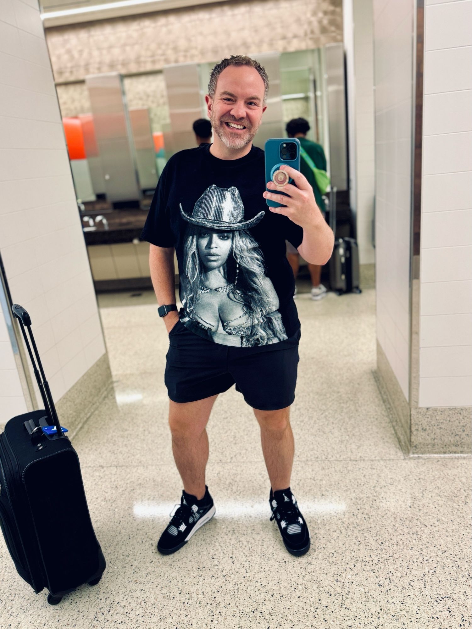 Me in my Beyoncé shirt taking my airport selfie, before I go to Kacey Musgraves tonight