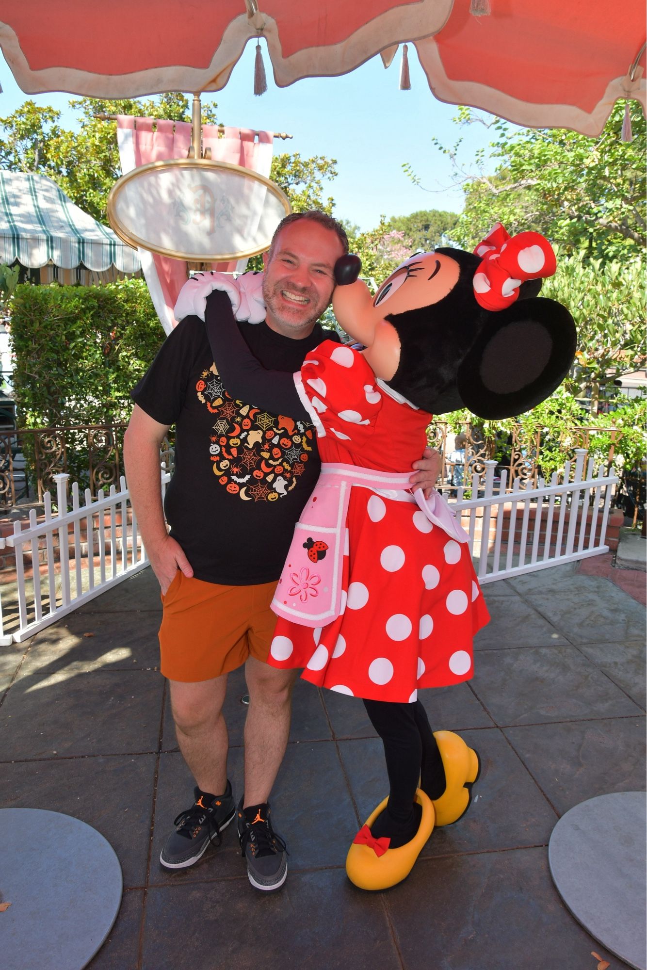 Minnie kissed my cheek ha ha