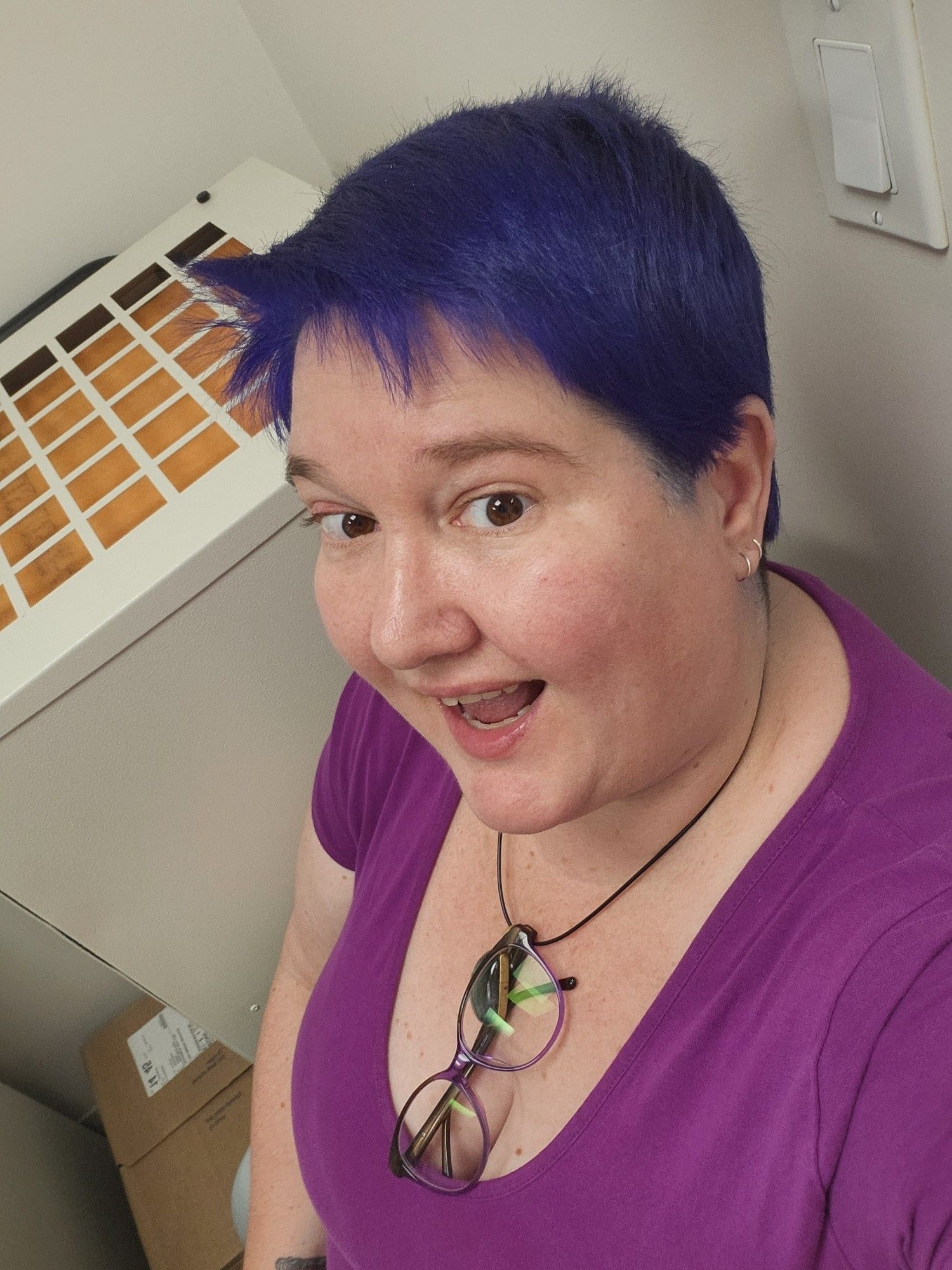 selfie of me yesterday in a frigging doctor's office with my pixie cut freshly dyed Ultra Violet (indigo/blue/purple)