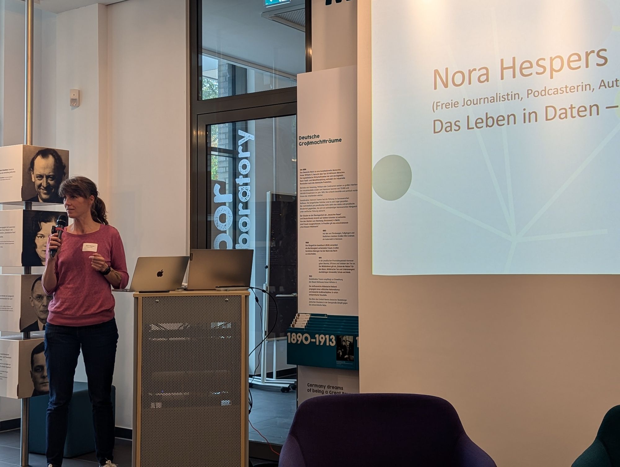 Nora Hespers beim Vortrag 