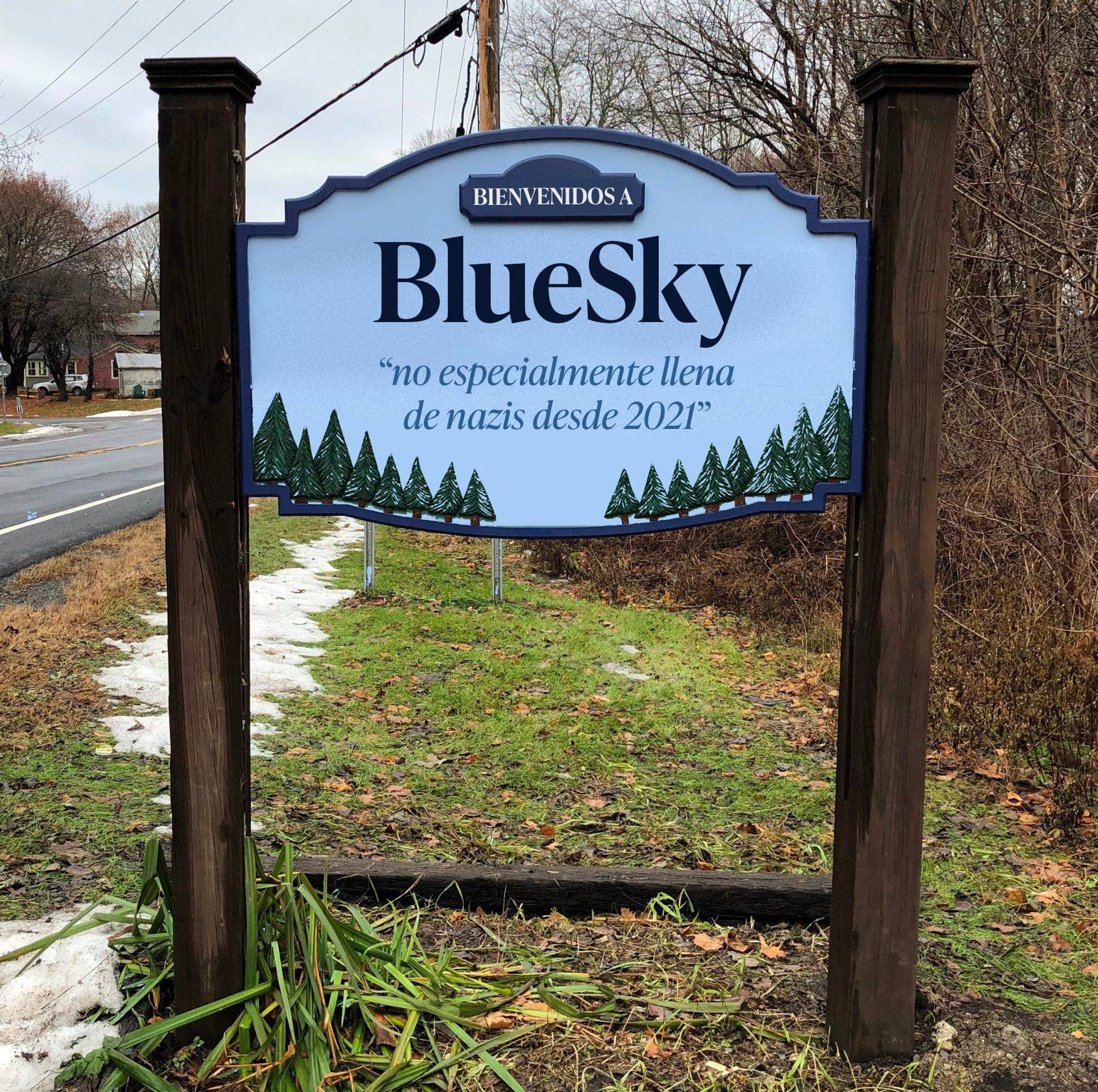 El típico cartel de bienvenida a un pueblo estadounidense pero dice "Bienvenidos a BlueSky, no especialmente llena de nazis desde 2021"