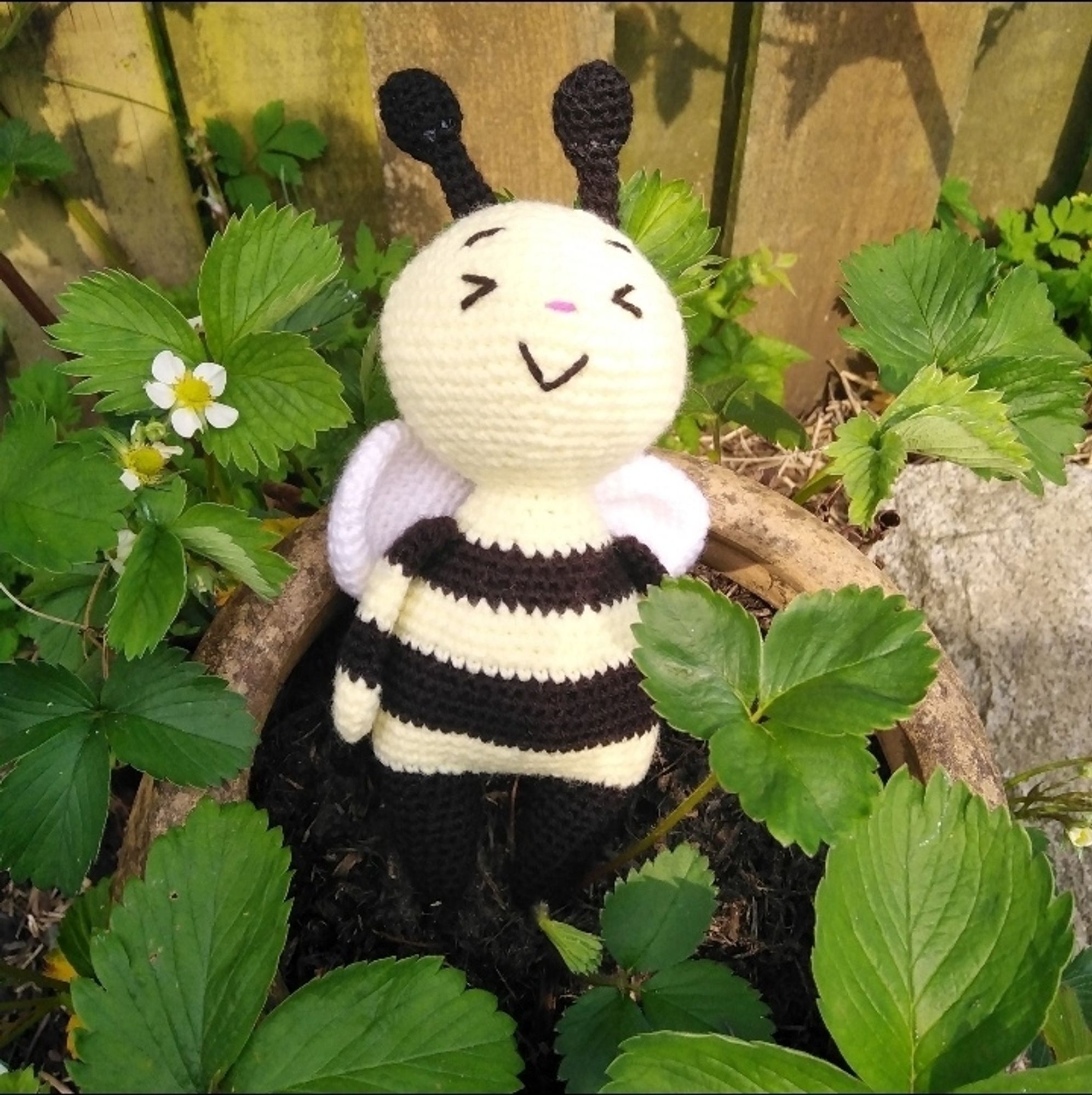 Large amigurumi bee