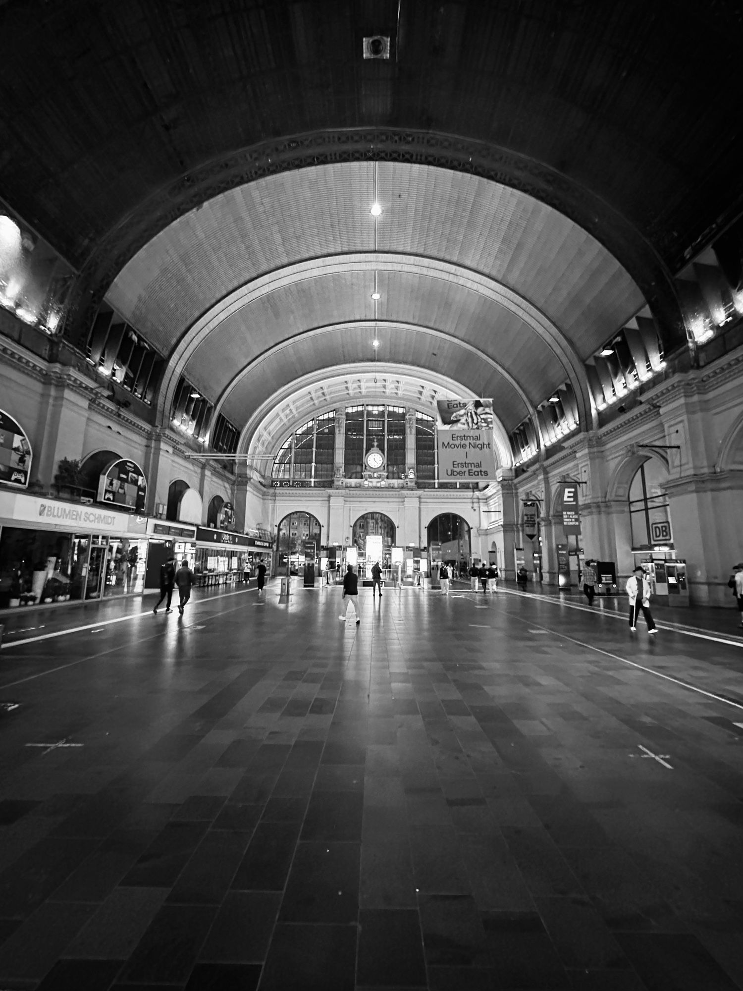 Bahnhofsvorhalle in FF