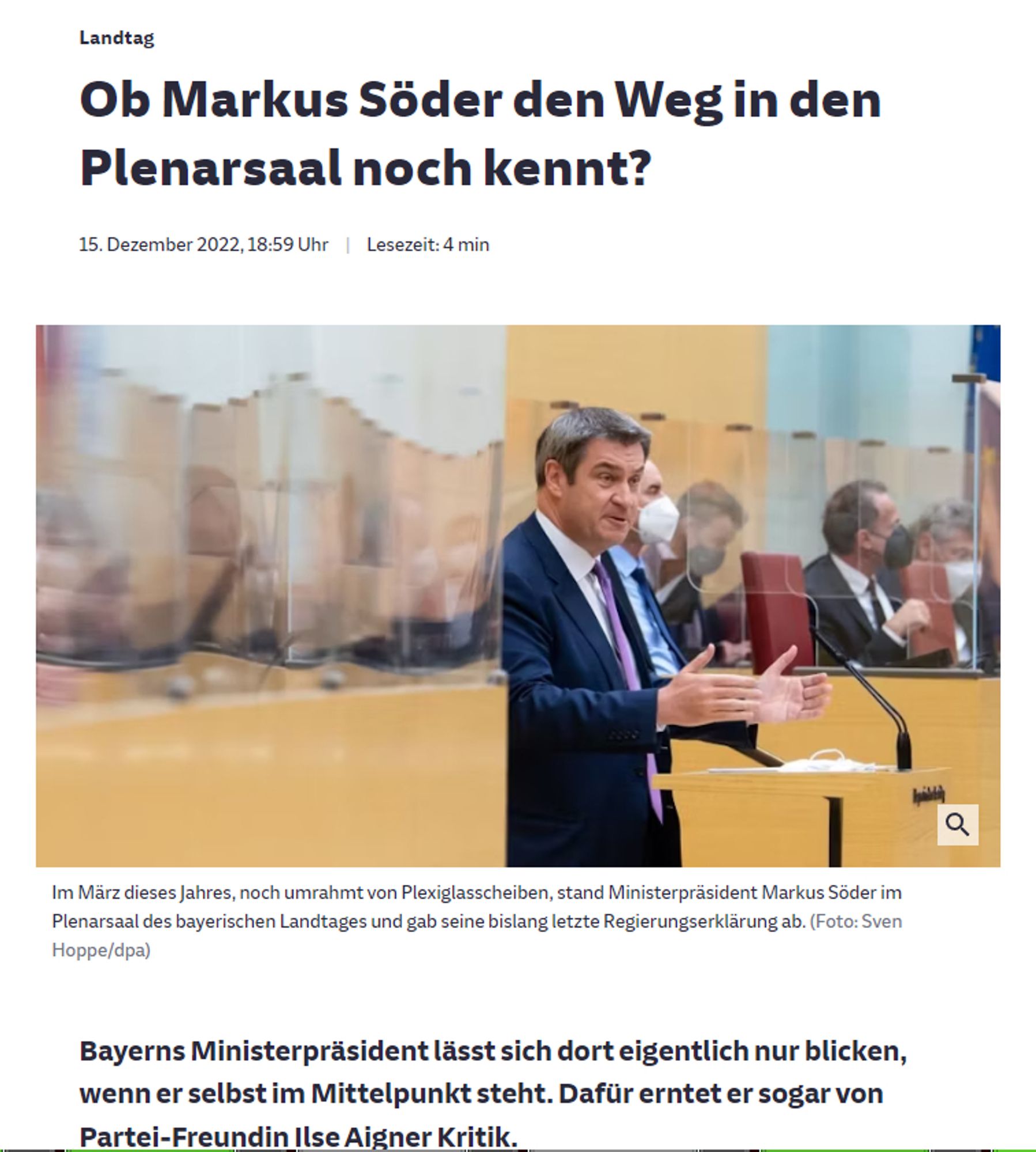 Zeitungsausschnitt.
Überschrift: Ob Markus Söder den Weg in den Plenarsaal noch kennt?
Artikelanfang: Bayerns Ministerpräsident lässt sich dort eigentlich nur blicken wenn er selbst im Mittelpunkt steht. Dafür erntet er sogar von Partei-Freundin Ilse Aigner Kritik.