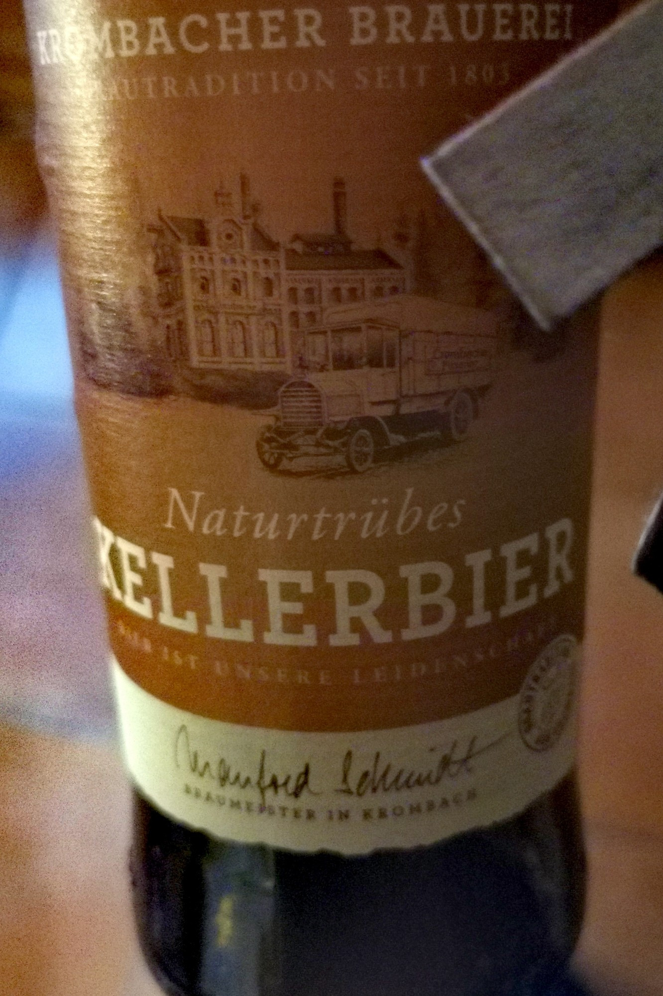 Eine Flasche naturtrübes Kellerbier.