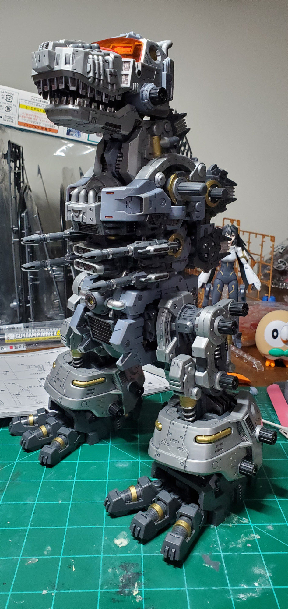 A picture of my eternal work in progress, the kotobukiya Gojulas Gunner missing it's arms and tail. I actually have another set of big guns for it and motivation is slowly returning to work on it!