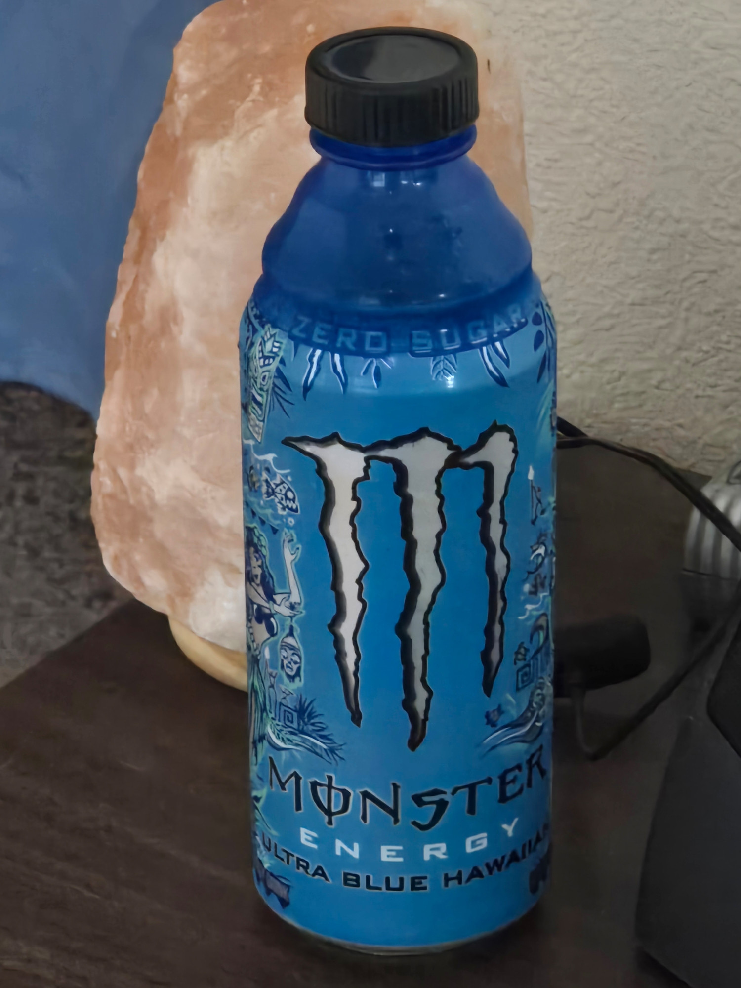 Blue Hawaiian monster energy with a lid