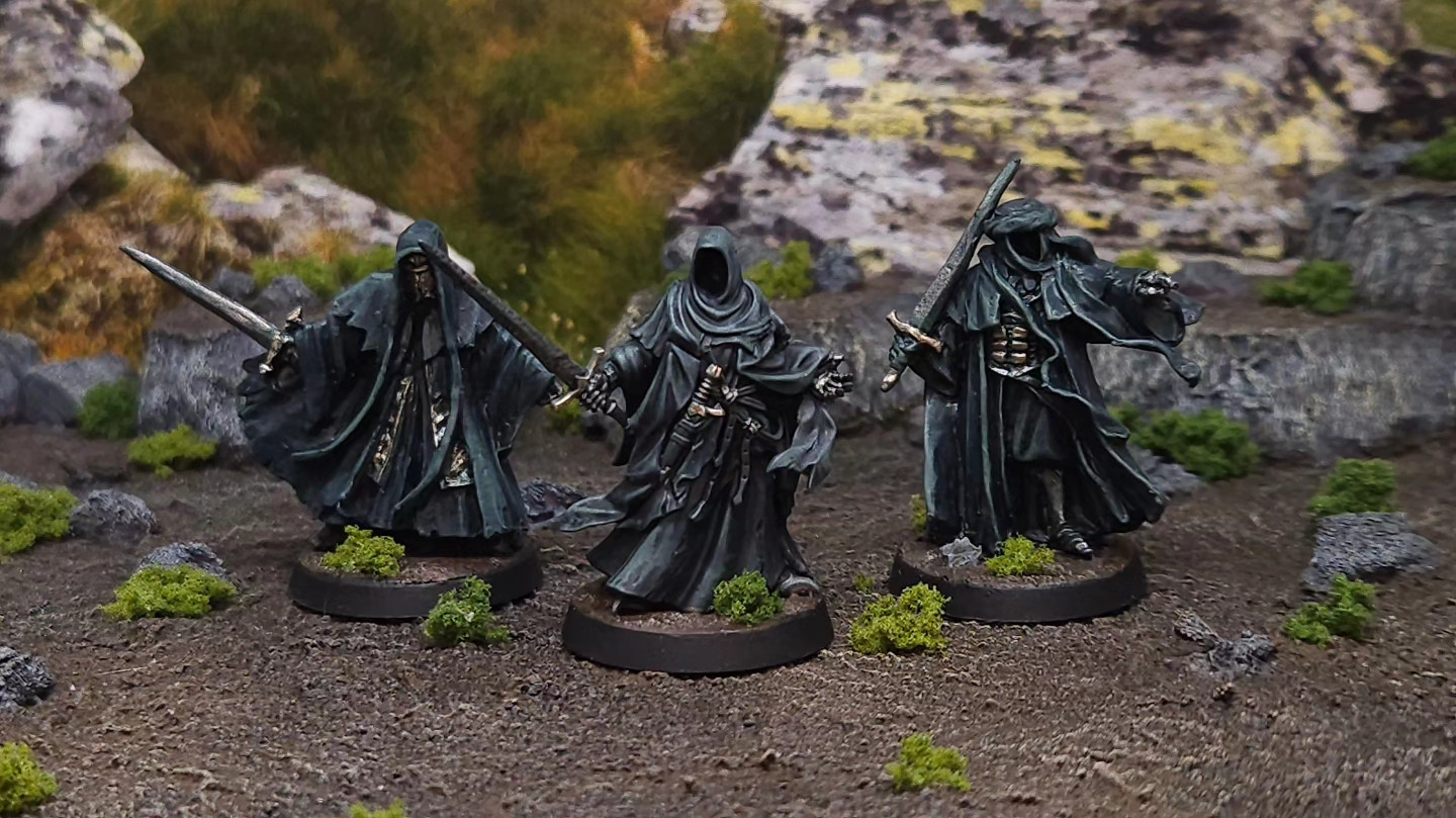 3 Ringwraith minis from Lord of the Rings. 