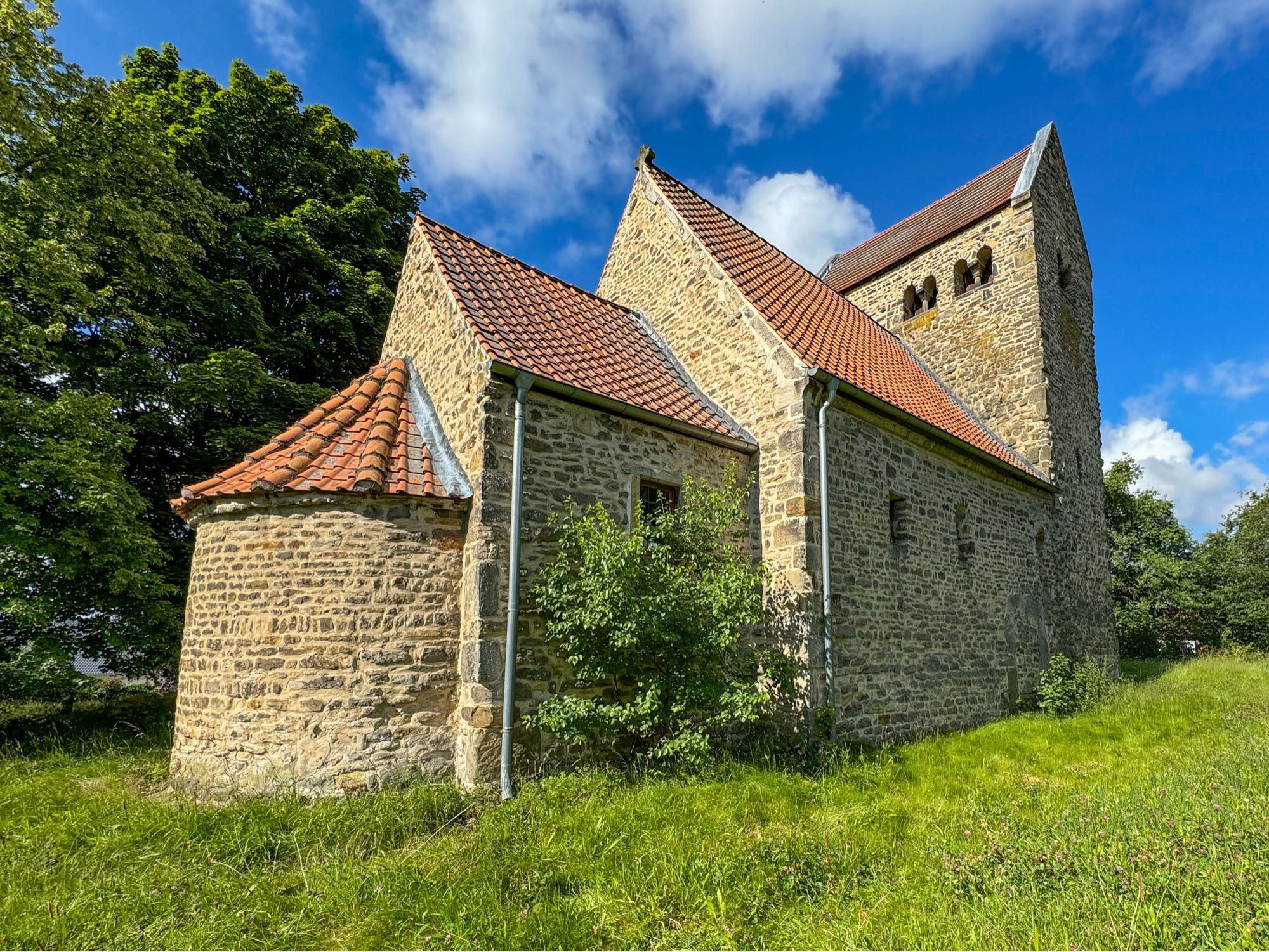 Romanische Kirche in Seehausen (Börde), Blick von Nordosten