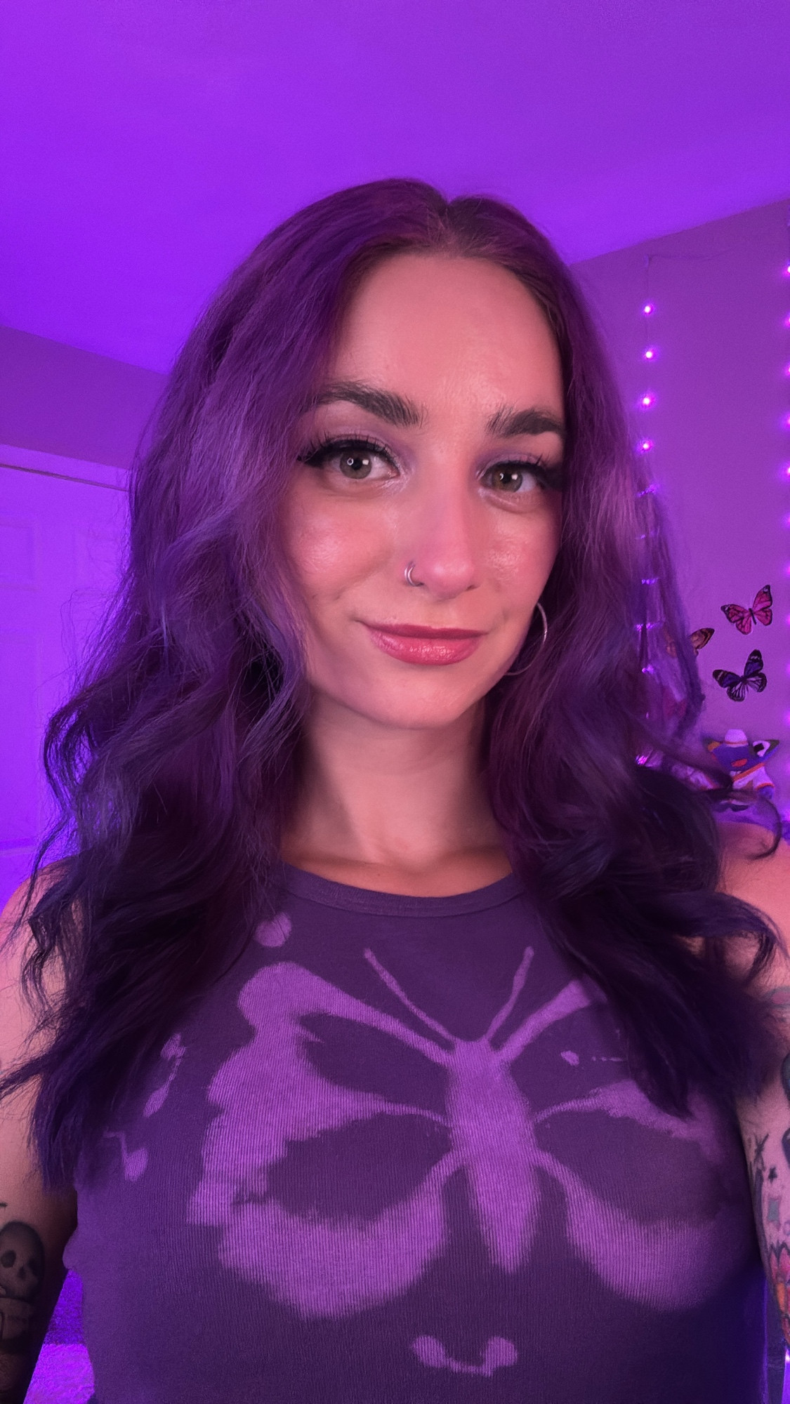 Jupie selfie in her purple stream room 
