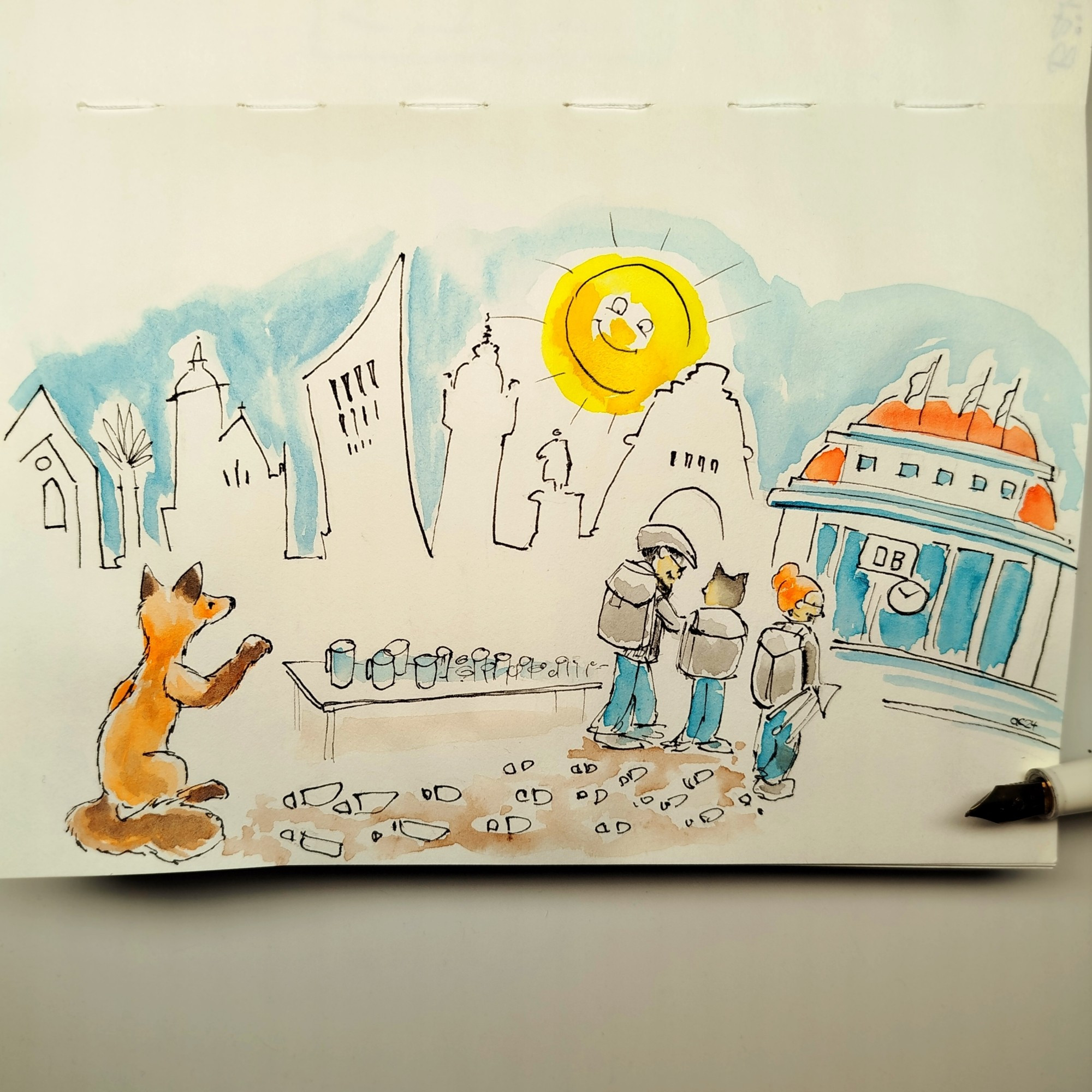 Aquarellskizze: Fuchs verabschiedet vor der Skyline von Leipzig drei Urban Sketcher, die in Richtung Bahnhof gehen. Eine von ihnen trägt einen unbequemen Dreibeinhocker.