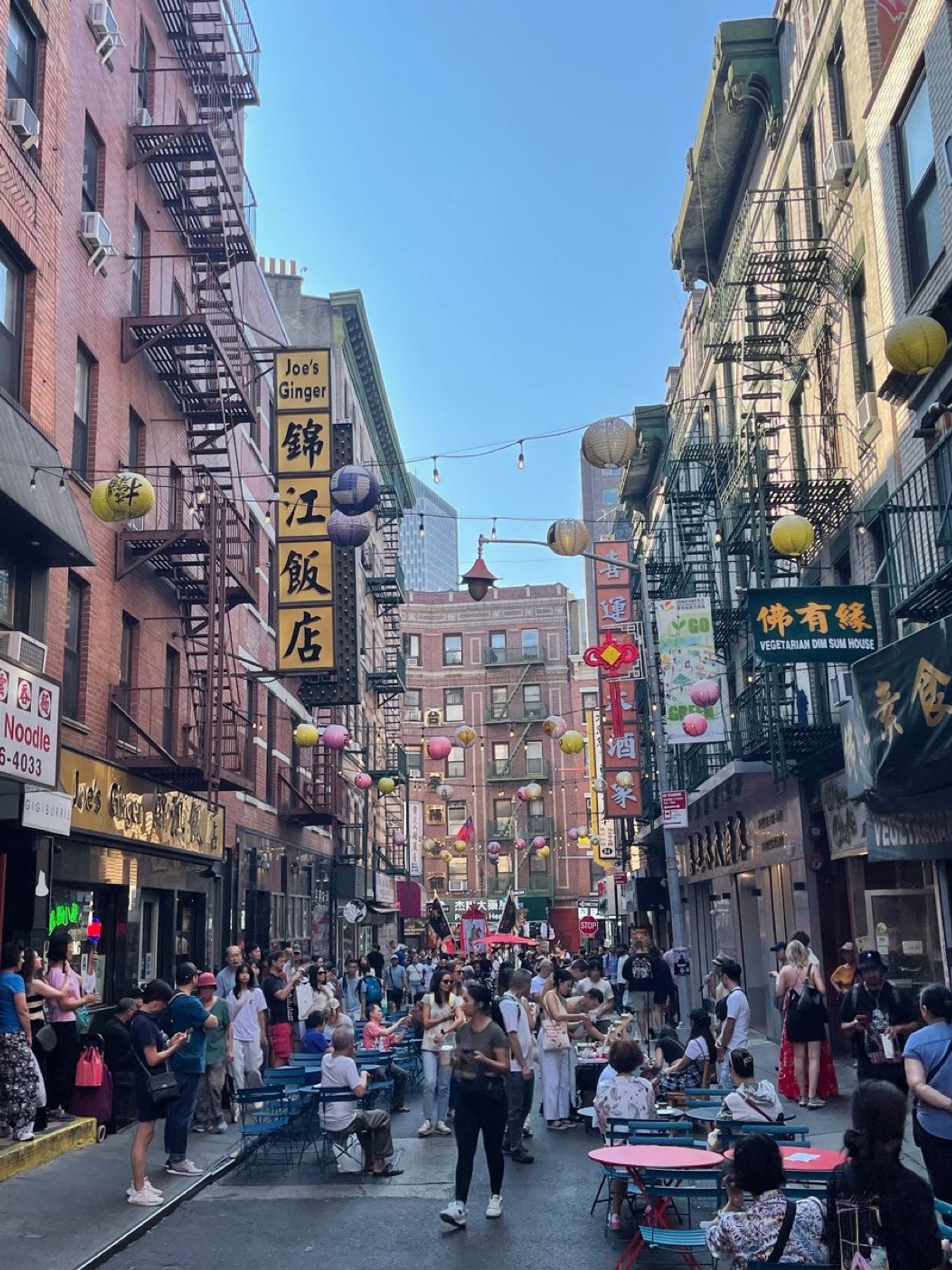 NYC "Chinatown" Pell St. pedestrianized at the time, filled w people socializing, dining outside