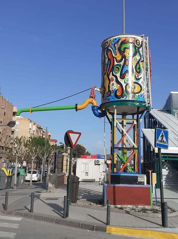 Antiguo Depósito De Agua Para El Ferrocarril.