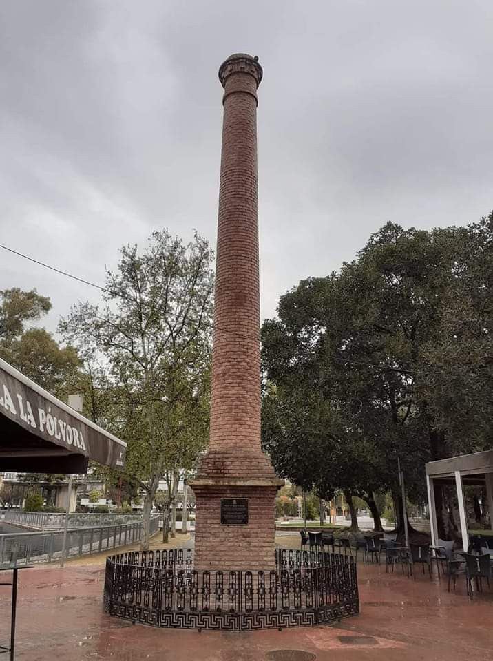 Antigua Chimenea Industrial.