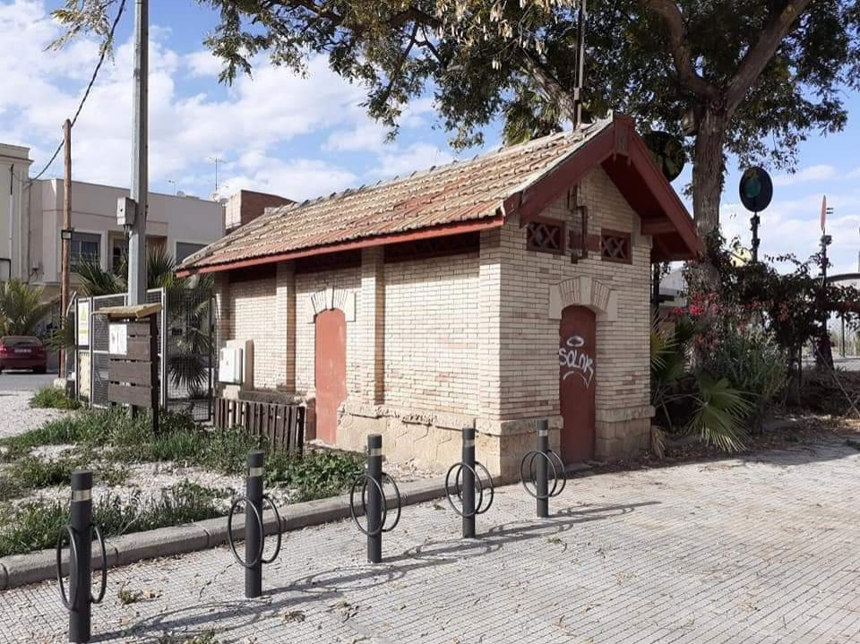 Antigua Estación De Ferrocarril En Beniaján.