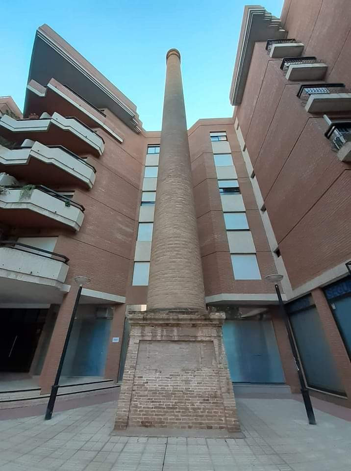 Antigua Chimenea Industrial.