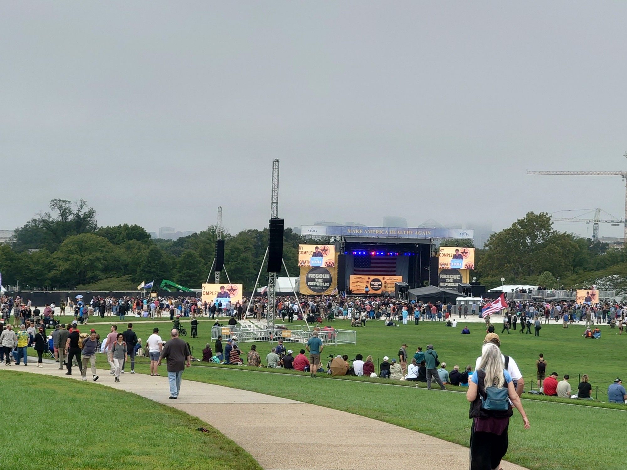 A zoomed in view of the stage, still kind of pathetic