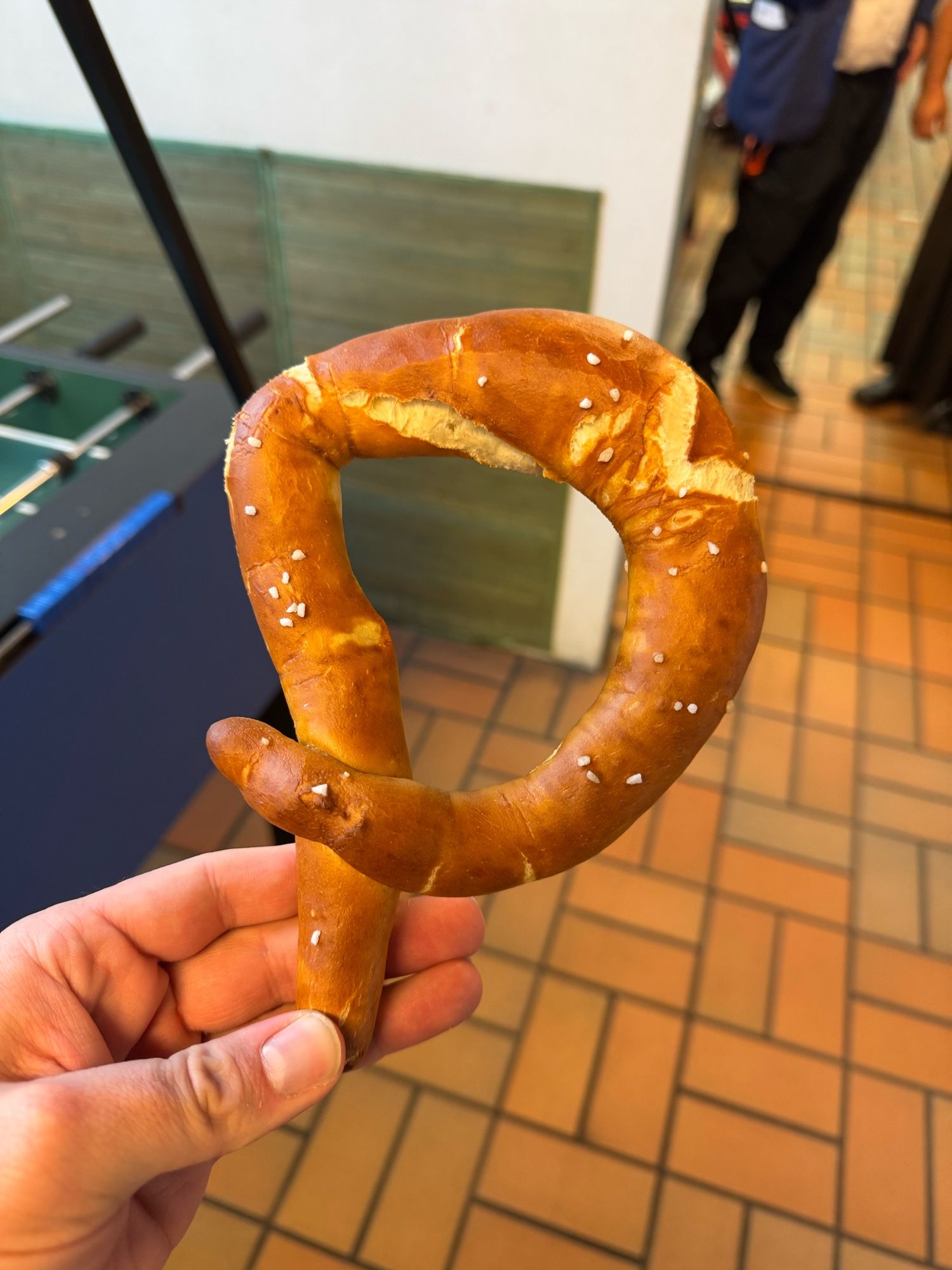 Eine Brezel als P geformt!