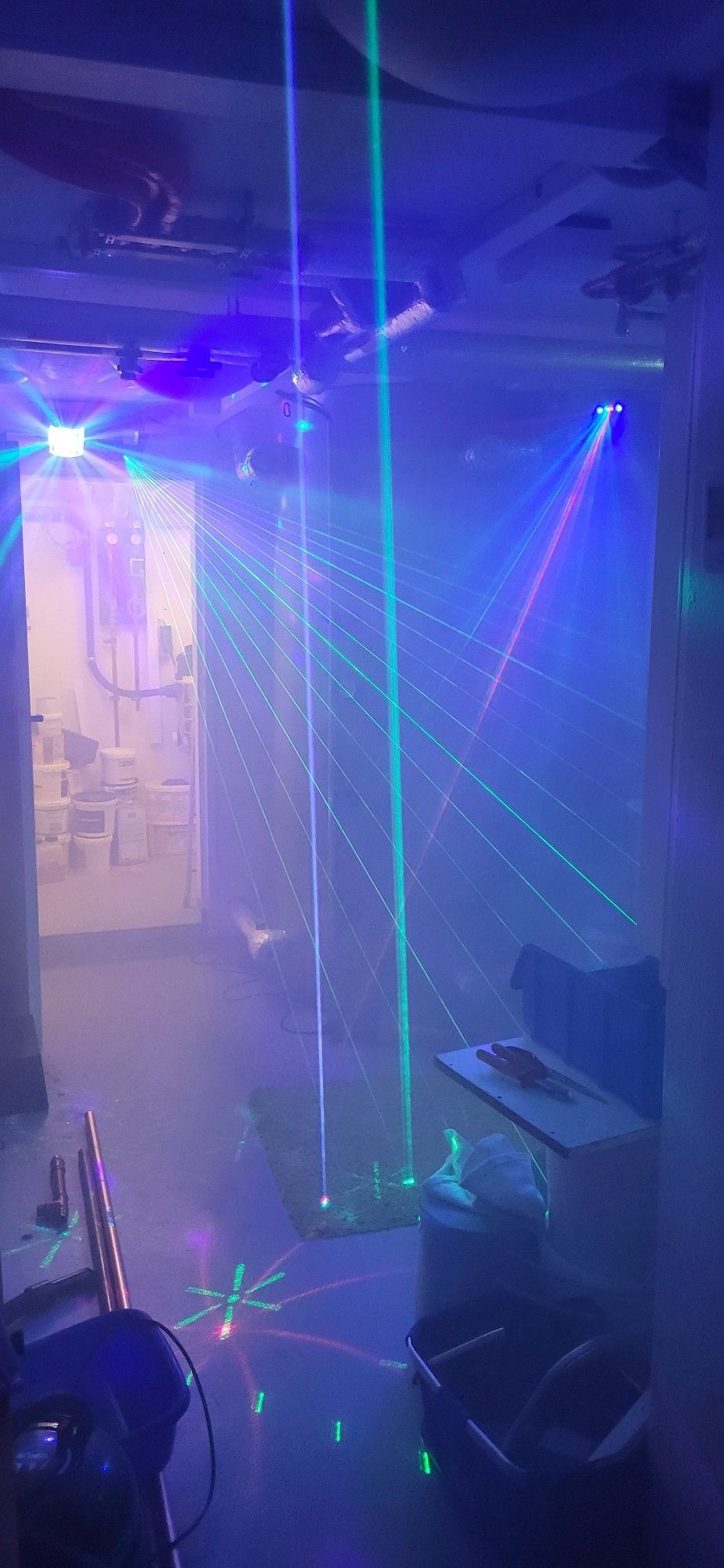 Laserlicht im Heizungskeller