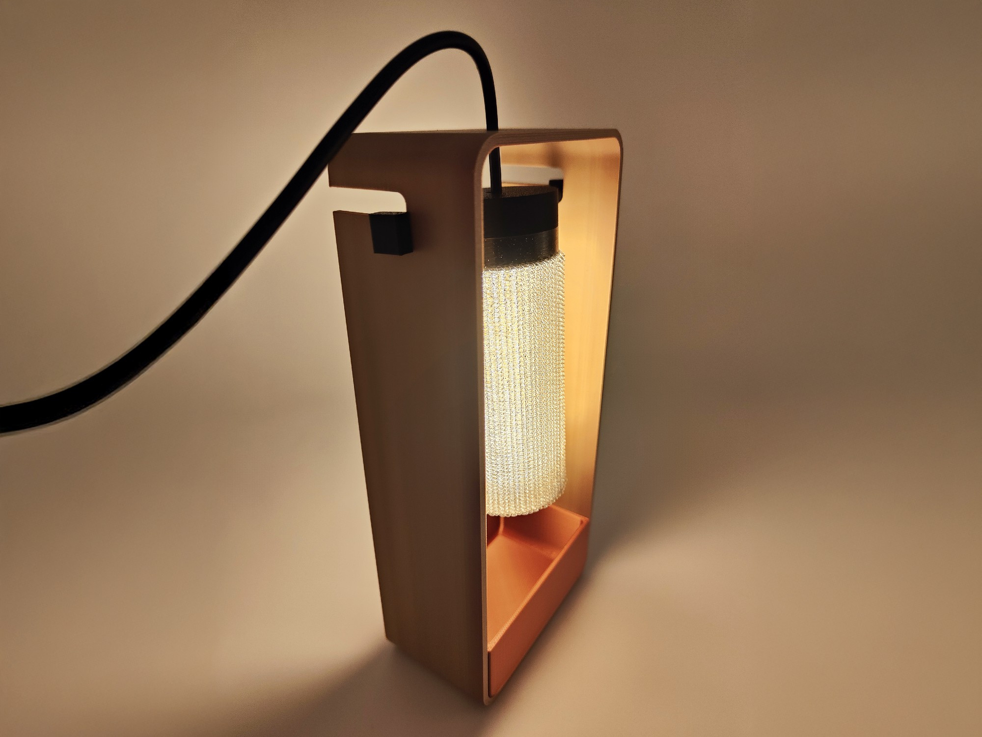 Phase is a modern and minimalist LED table lamp, standing out for its open structure and the originality of its lampshade.