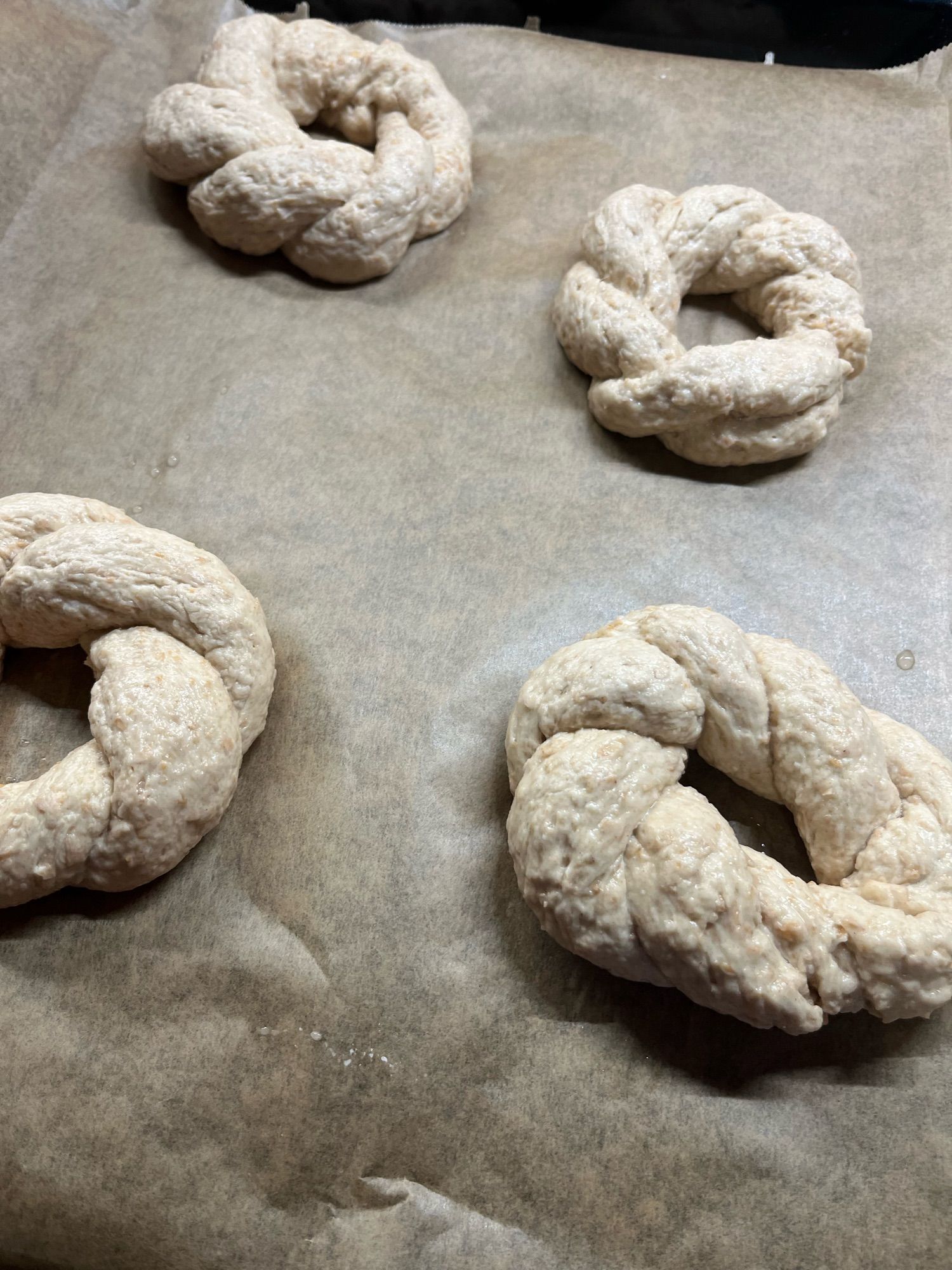 Gebadete Bagels auf dem Backblech