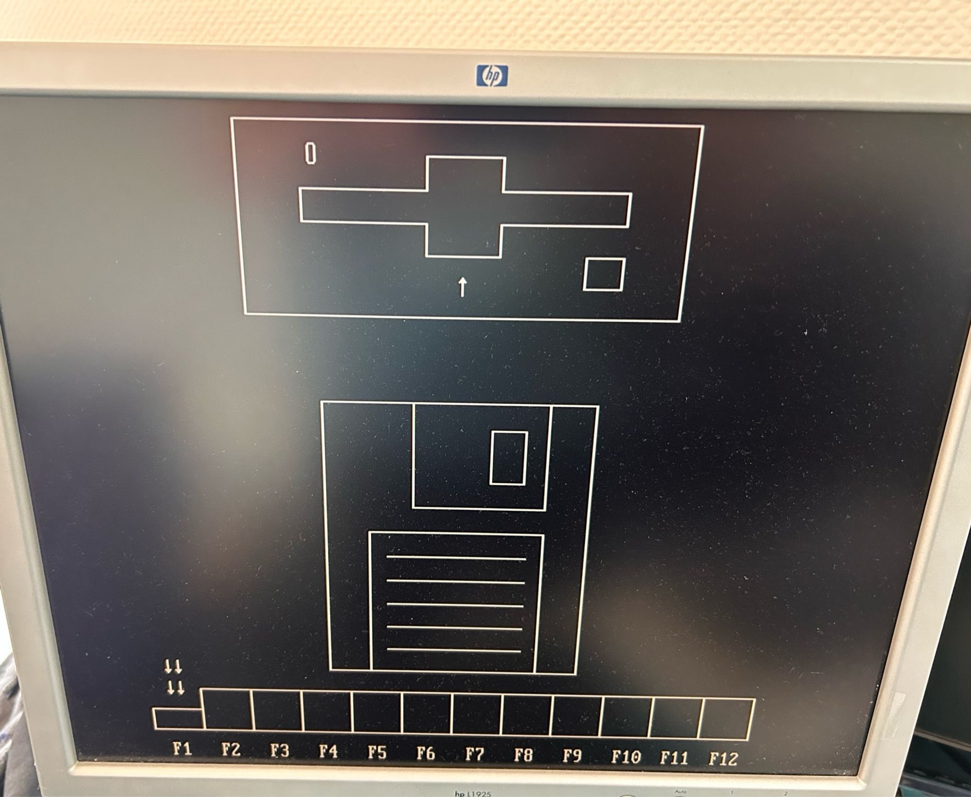 Screenshot eines IBM-Servers, der kein Boot Medium gefunden hat und nun eine 3,5“ Diskette möchte