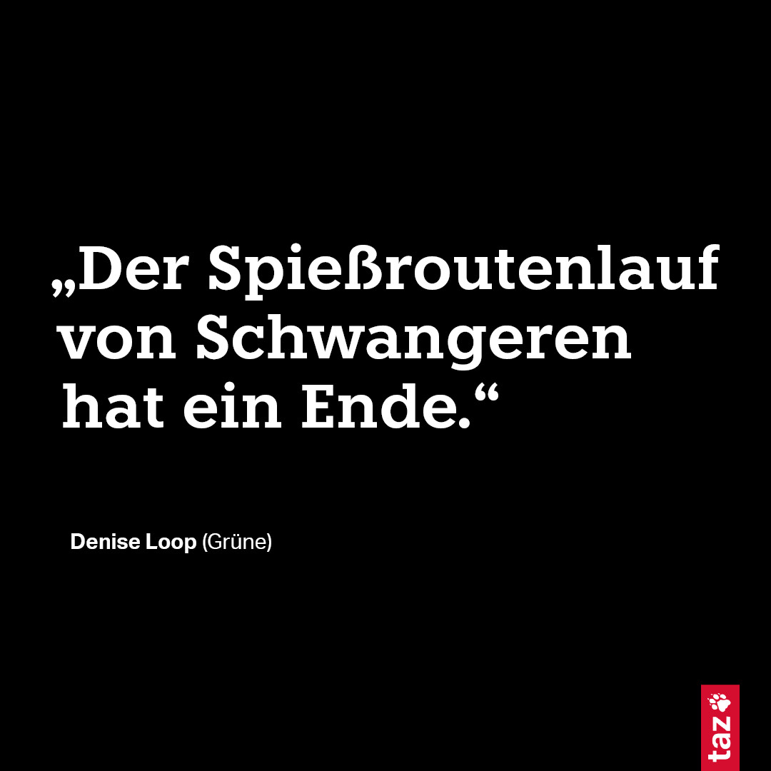 Und auf Slide 3 ist das Zitat zu lesen: „Der Spießroutenlauf von Schwangeren hat ein Ende.“ Darunter steht: Denise Loop (Grüne).