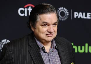 Famous celebrity Oliver platt