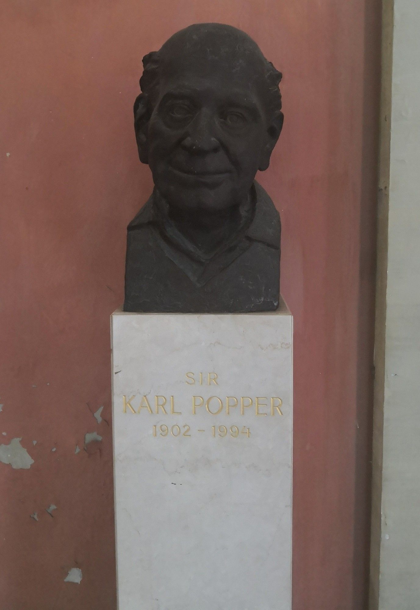 Photo of a bust of Sir Karl Popper