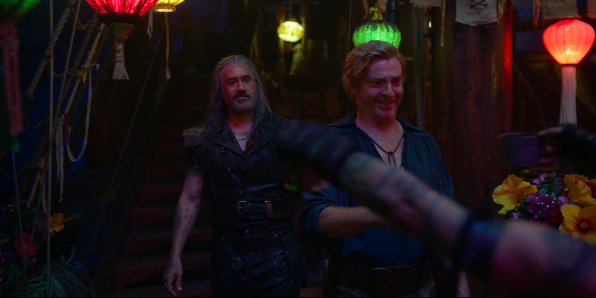 Archie offering Ed and Stede drinks at Calypso's party. Except Archie's arm is framed in such a way that it nearly looks like it's attached to Ed's shoulder, causing him to look like the looooongest boy.