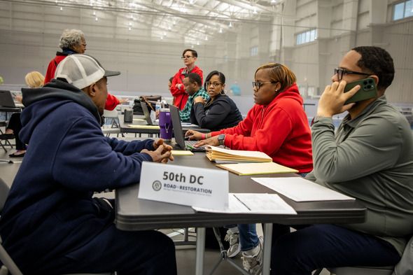 Attendees of the clinic chat with representatives from the 50th District Court. 