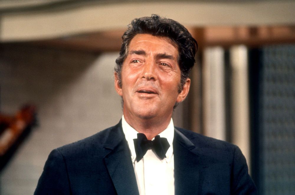 Ladies and gentlemen, direct from the bar, Dean Martin!