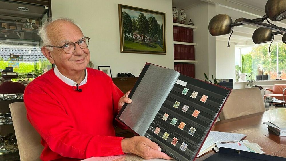 Verzamelaar Henk Hospers heeft 100 jaar aan Kinderpostzegels