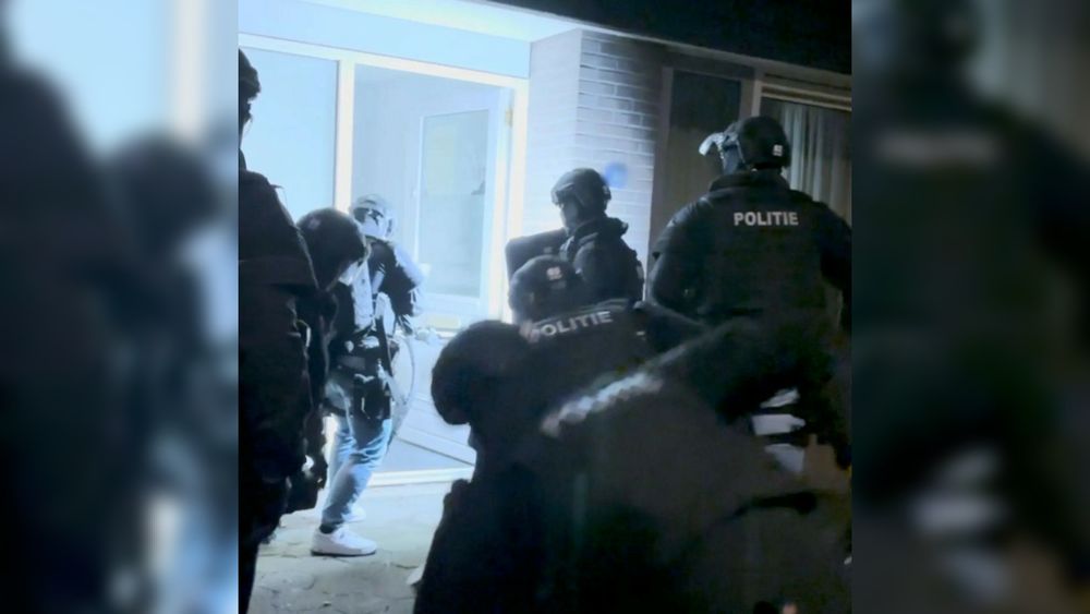 Politie valt woning in Hoogeveen binnen, man (32) opgepakt voor drugshandel