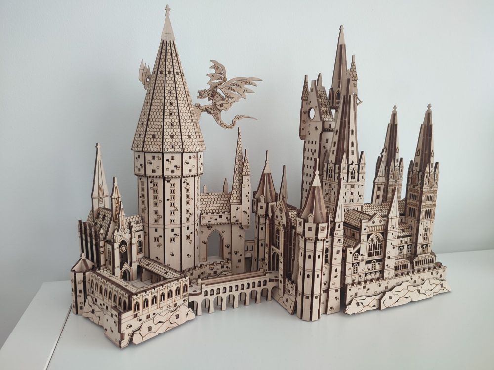 Castelo de Hogwarts em madeira