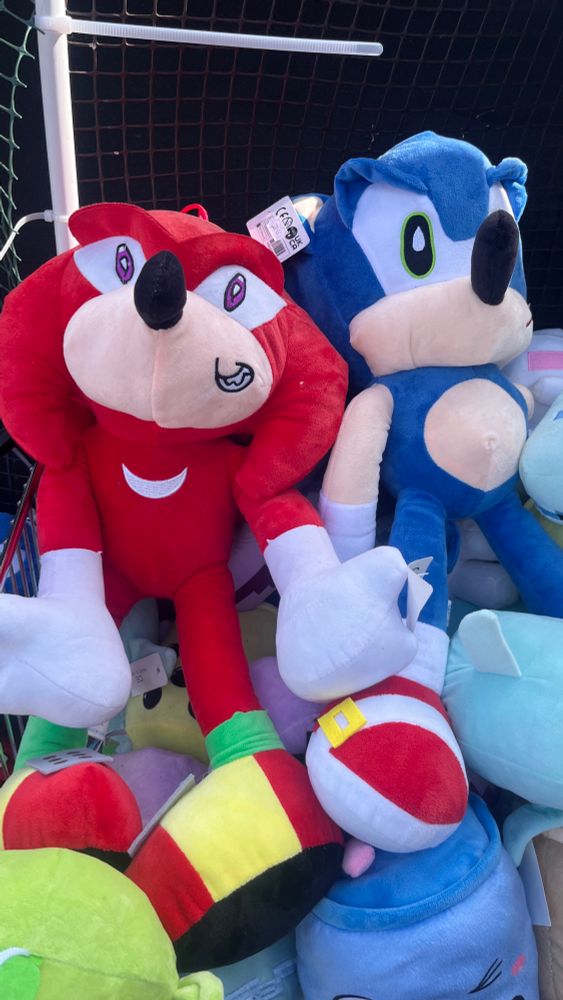 Off brand Sonic and Knuckles plushies