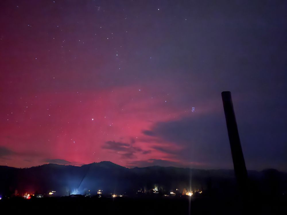 Pink northern lights 