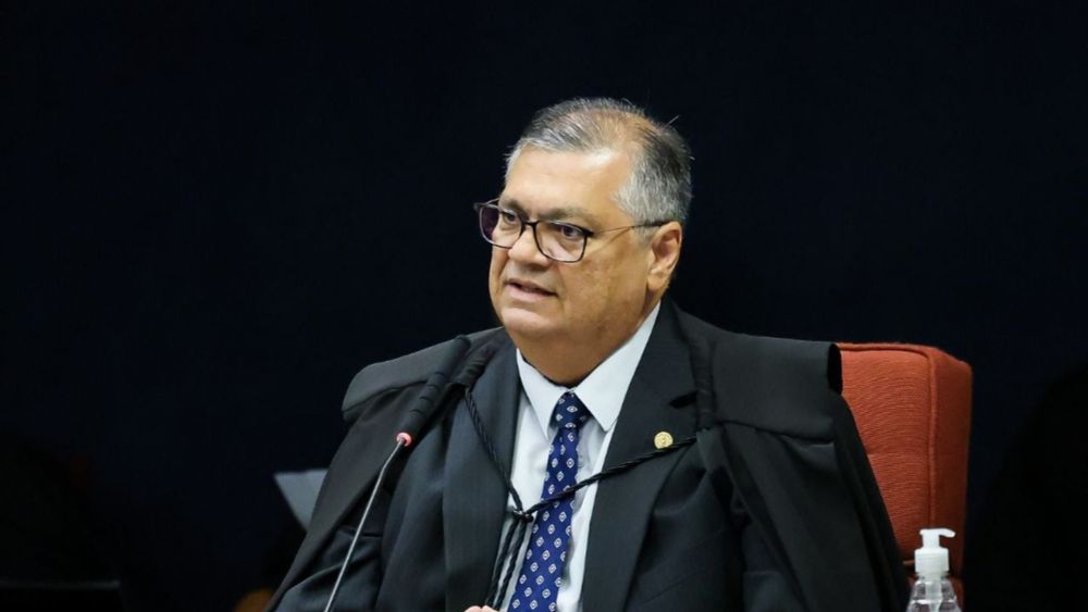 Dino mantém suspensão do orçamento secreto logo após CCJ da Câmara avançar contra o Supremo