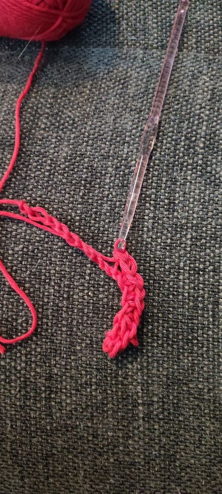 Foto meiner Häkelei. Es jst ein haufen unestetischer Knoten 