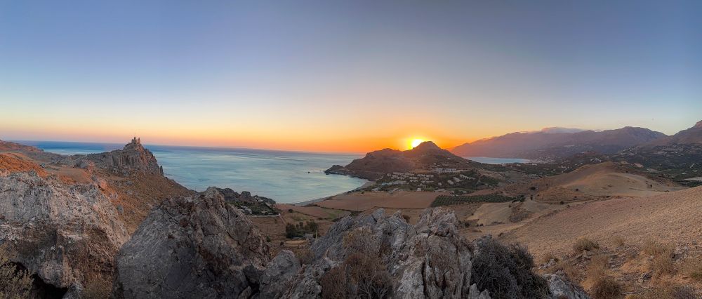 An orange sun tucks behind a coastline in #Greece.

#landscape
#sunset


Happy Thanksgiving for those celebrating today 