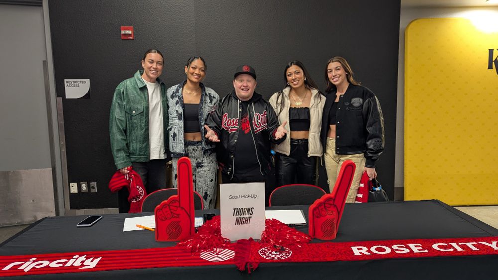 Mackenzie Arnold, Reilyn Turner, a goob, Reyna Reyes, and Morgan Weaver 