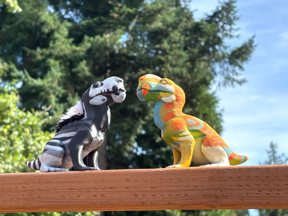 A pair of pettable gorgs, one gothed out with a floofy nape and one technicolor tiger