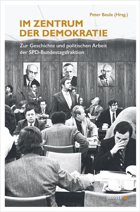 Cover der Publikation mit einem schwar-weiß Bild einer Versammlung der SPD-Bundestagsfraktion