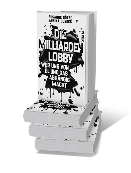 Mehrere Exemplare des Buches "DIE MILLIARDEN-LOBBY" von Susanne Götze und Annika Joeres übereinander gestappelt.