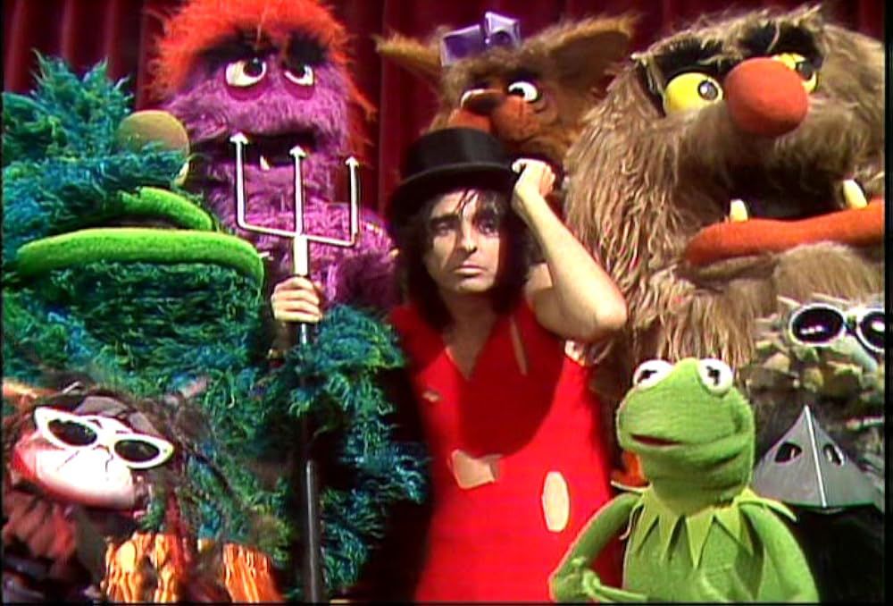 Alice Cooper with the Muppets! 